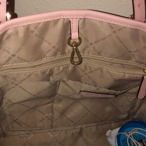 AUTHENTIC MICHAEL KORS PURSE - Picture 4 of 7